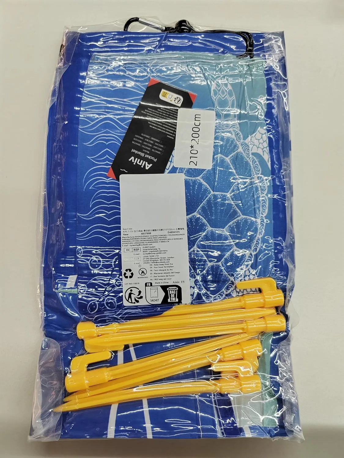 Beach Blanket, Large Picnic Mat 210 x 200 cm (4-6 People) Foldable, Sandproof Waterproof, Camping Outdoor Blanket with 6 Fixed Nails for Beach, Hiking, Picnic