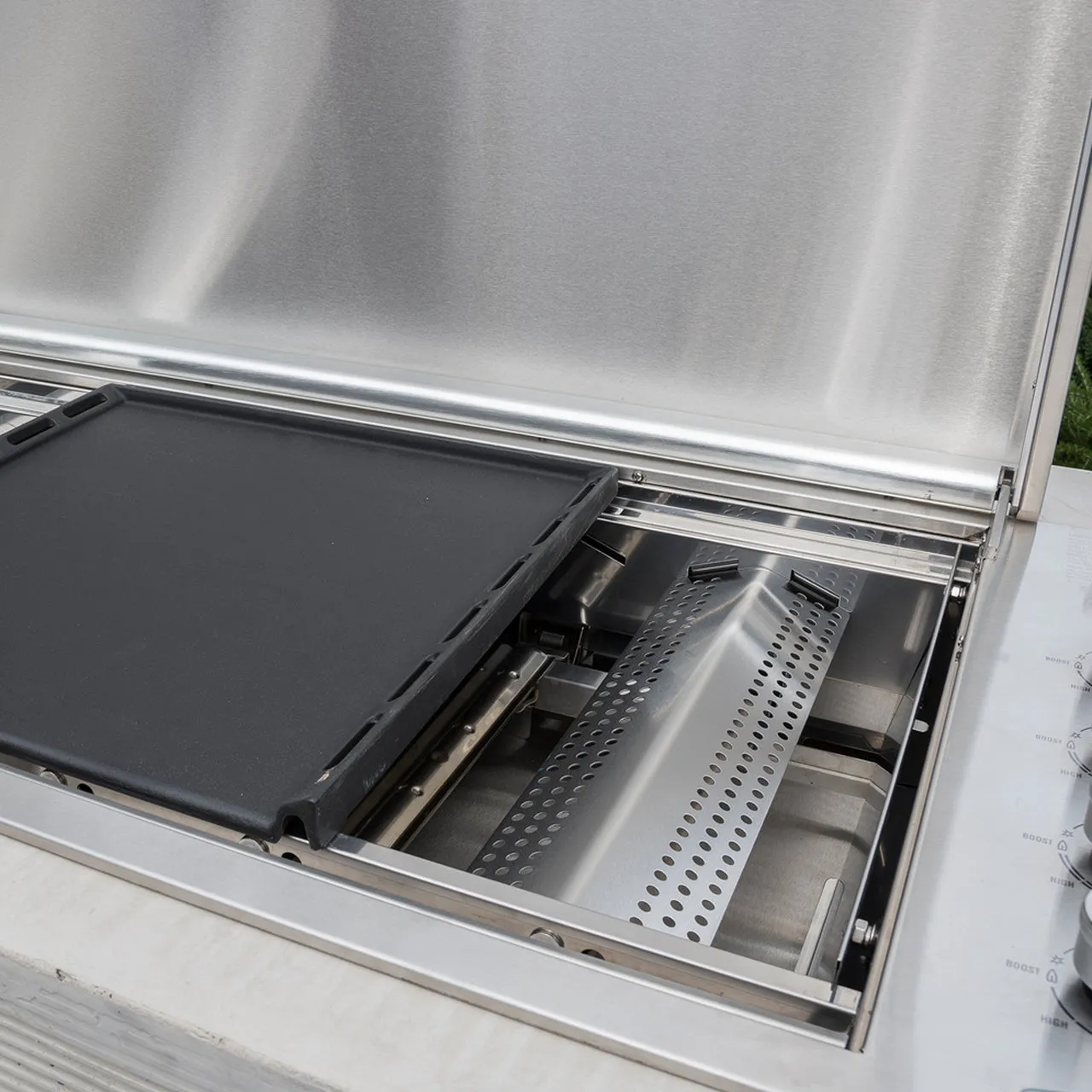BeefEater BBQ - Proline (304 stainless steel) - 6 Burner Built In BBQ with Hood