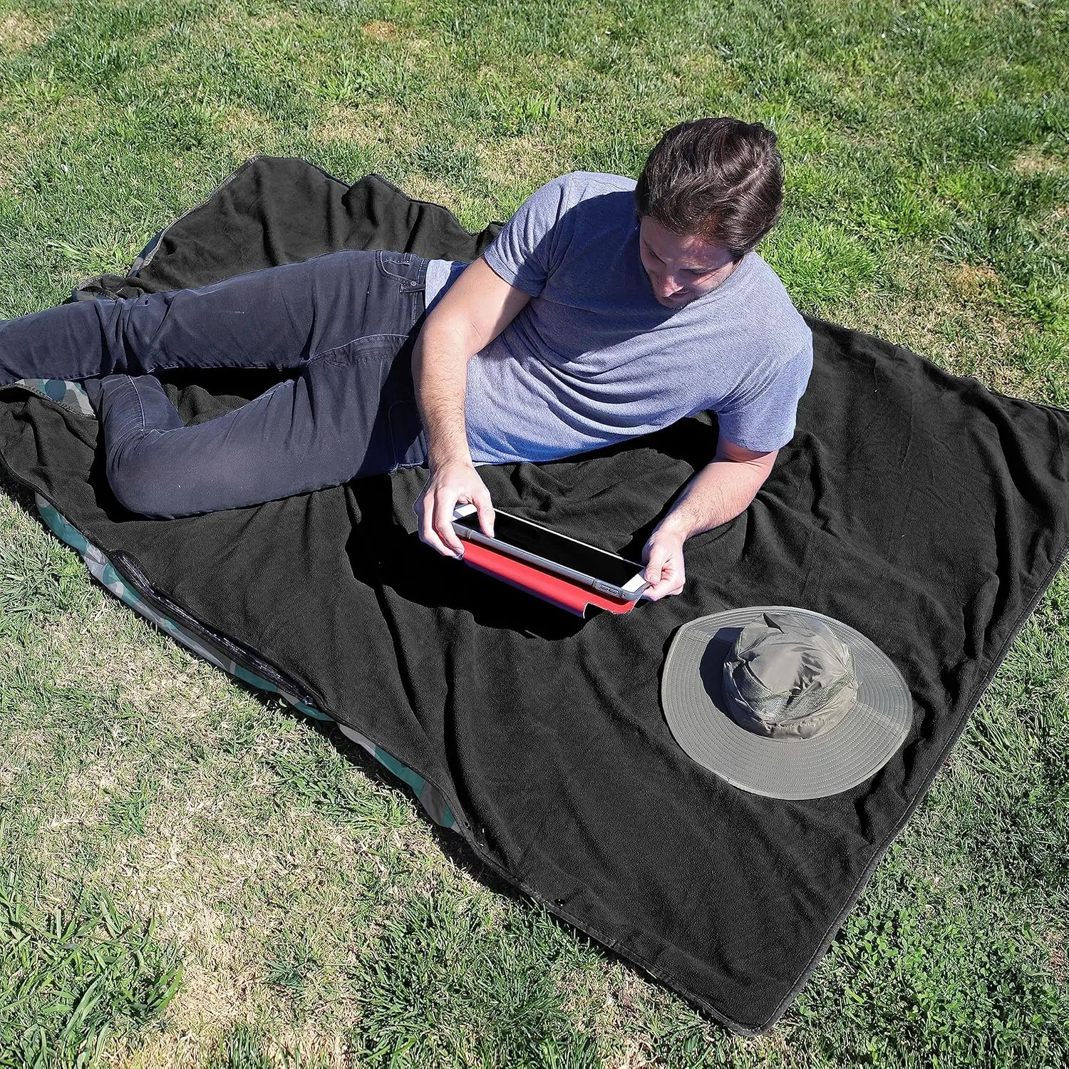 Catalonia Waterproof Stadium Blanket, Windproof Wearable Poncho for Football Sideline & Sports Events for Fans, Portable, Durable Outdoor Blanket for Camping & Tailgating
