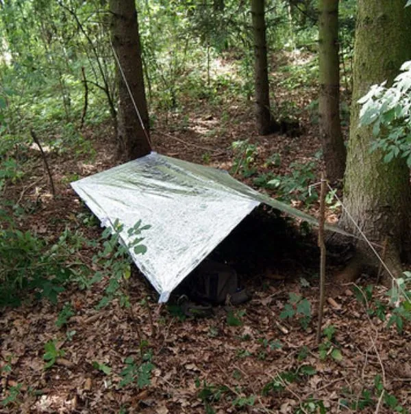 Emergency Survival Blanket – Heat Reflecting Space Blanket by Frog & CO