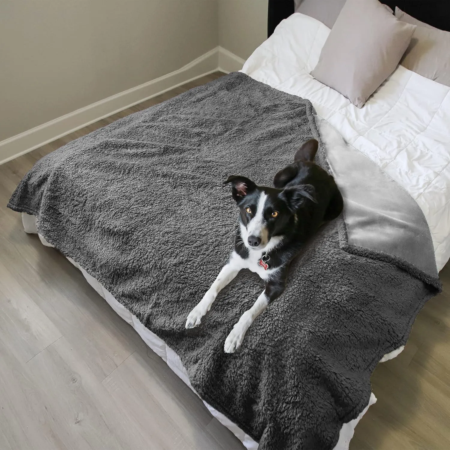 Kritter Planet Waterproof Bed Blanket, Reversible Sherpa Fleece Bed Cover for Adults Intimancy, Leakproof Furniture Protector