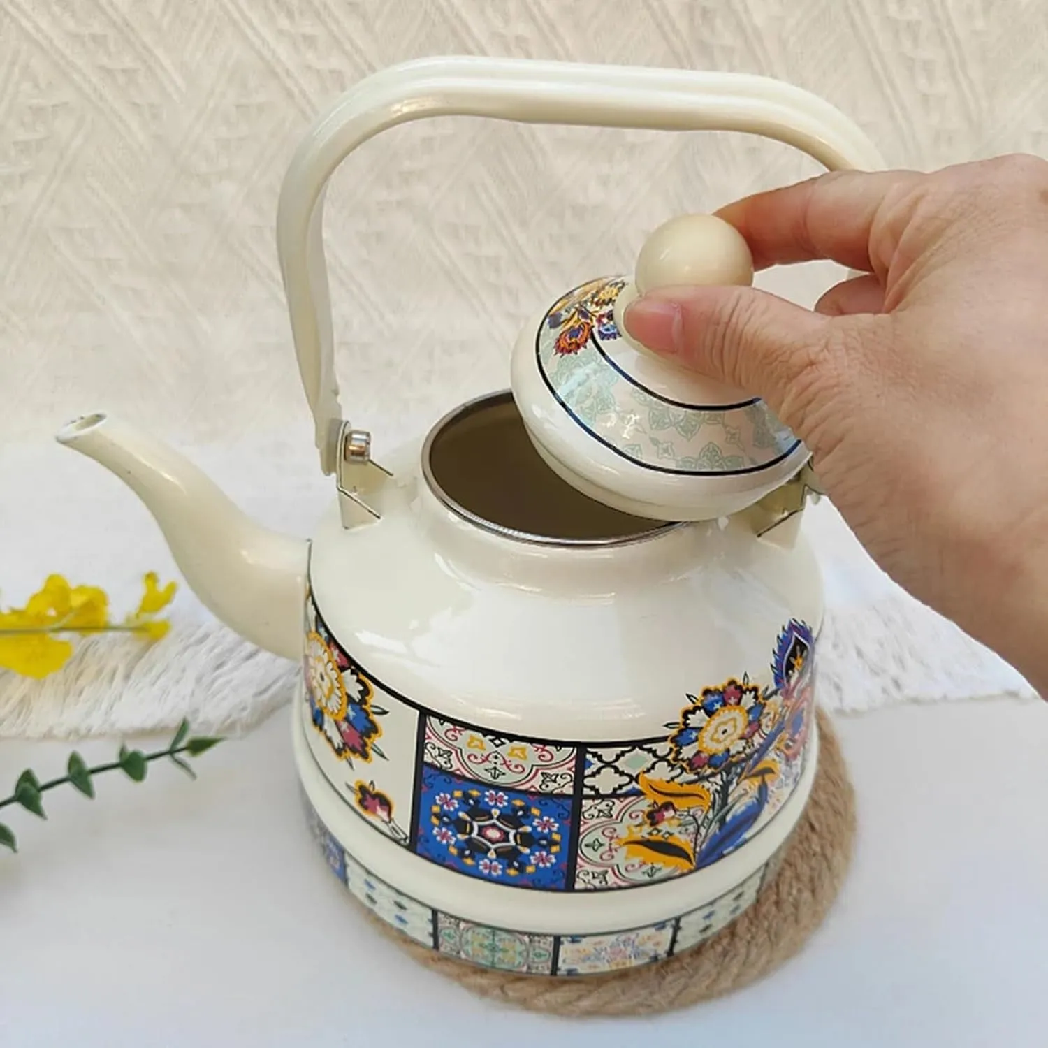 Outdoor Camping Kettle Enamel Coated, Portable Tea Kettle for Boiling Water on Stove or Campfire(2.5L)