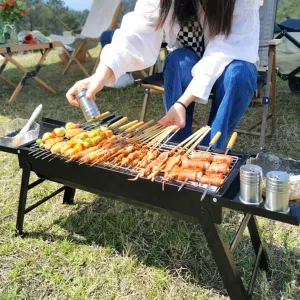 Outdoor Folding Barbecue Grill, Portable Charcoal Grill,BBQ Grill for 4-8 Persons, for Camping Garden Grill with Utensil (Black 60 * 22.5 * 32cm)