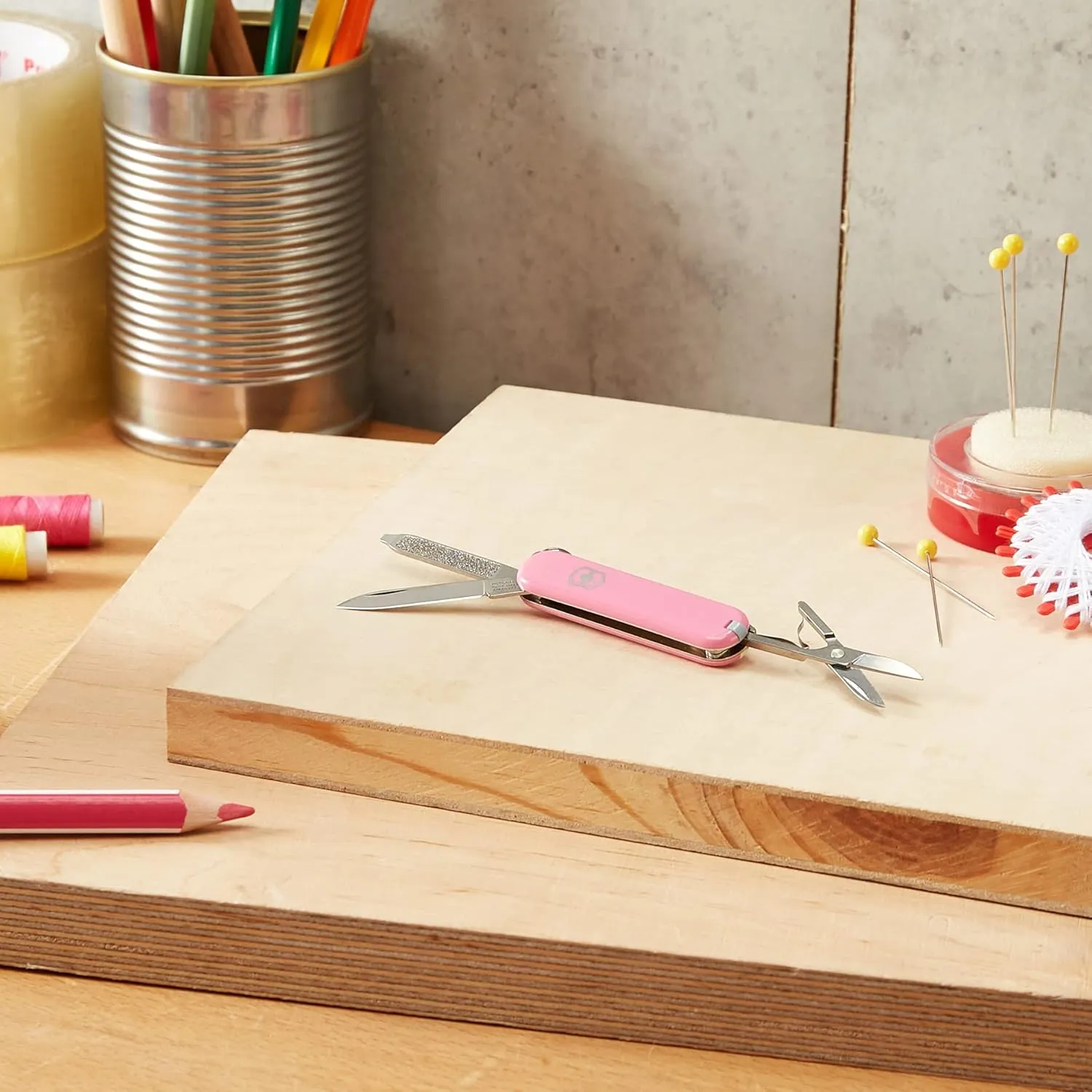 Victorinox, Pocket Knife, Small, Classic SD, 58 mm, Light Pink (7 Functions, Blade, Nail File, Screwdriver 2.5 mm, Scissors)